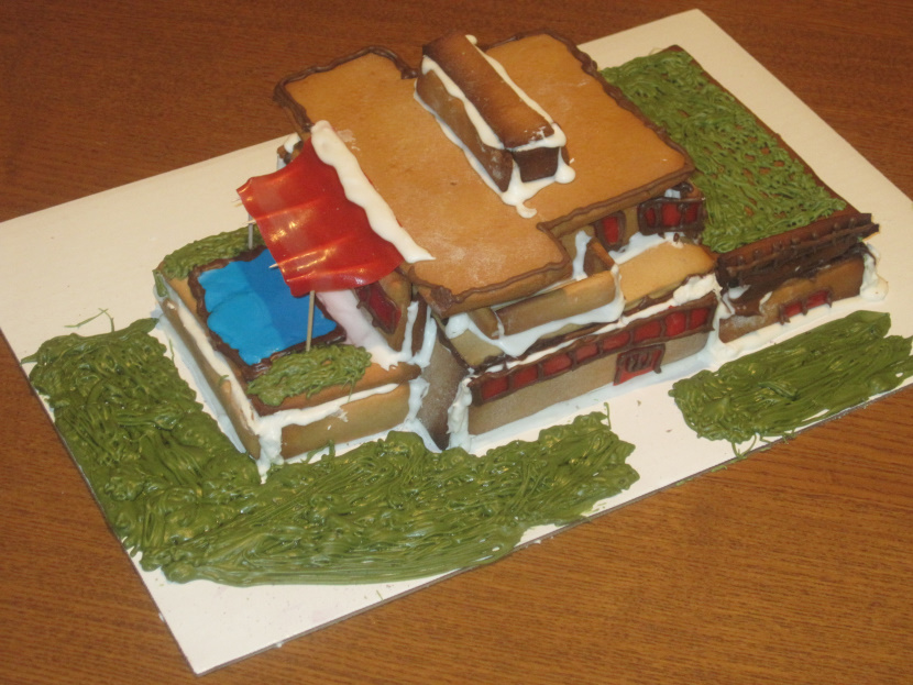 The completed gingerbread house.