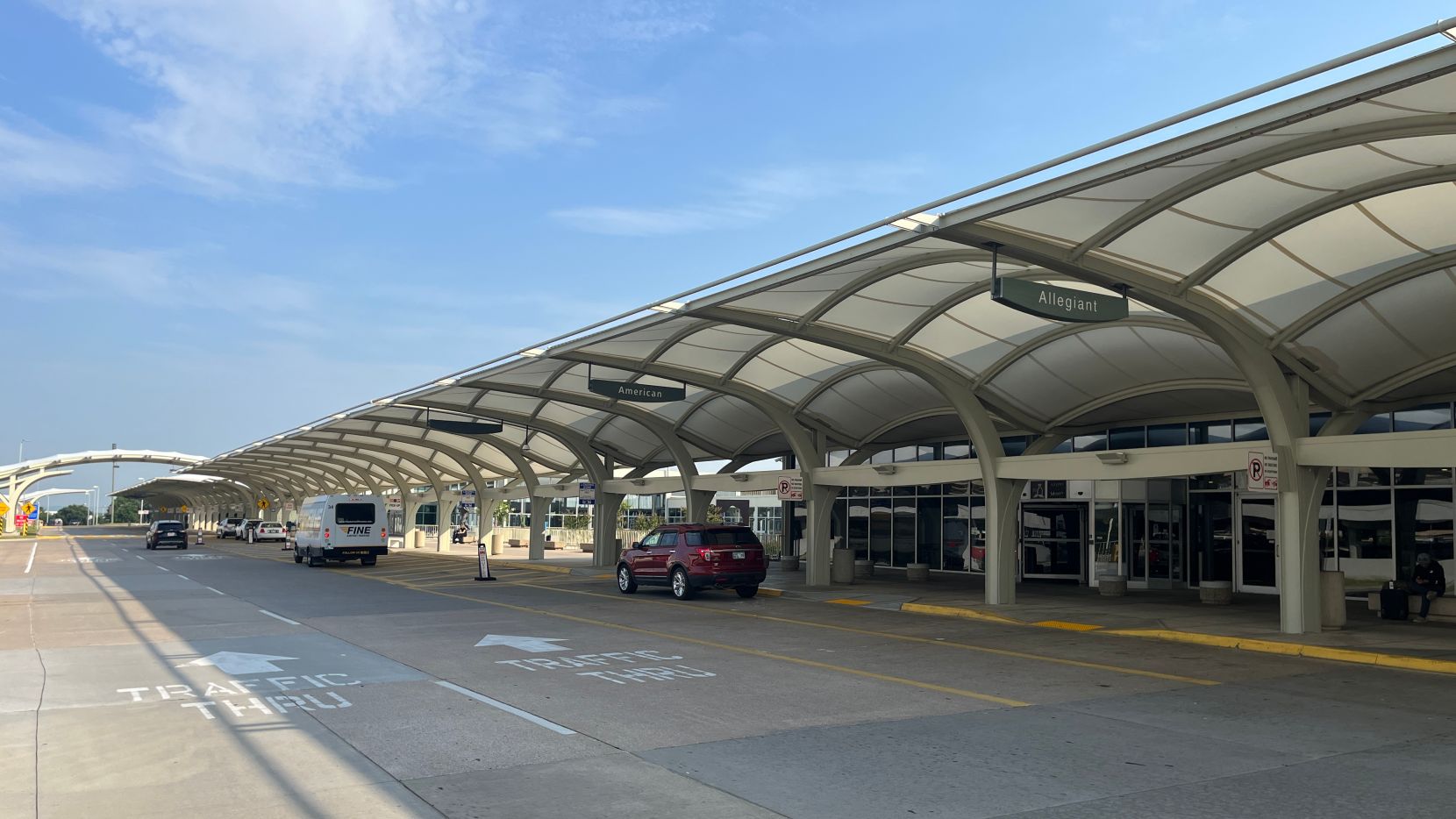 Arrivals loop at Tulsa (TUL).