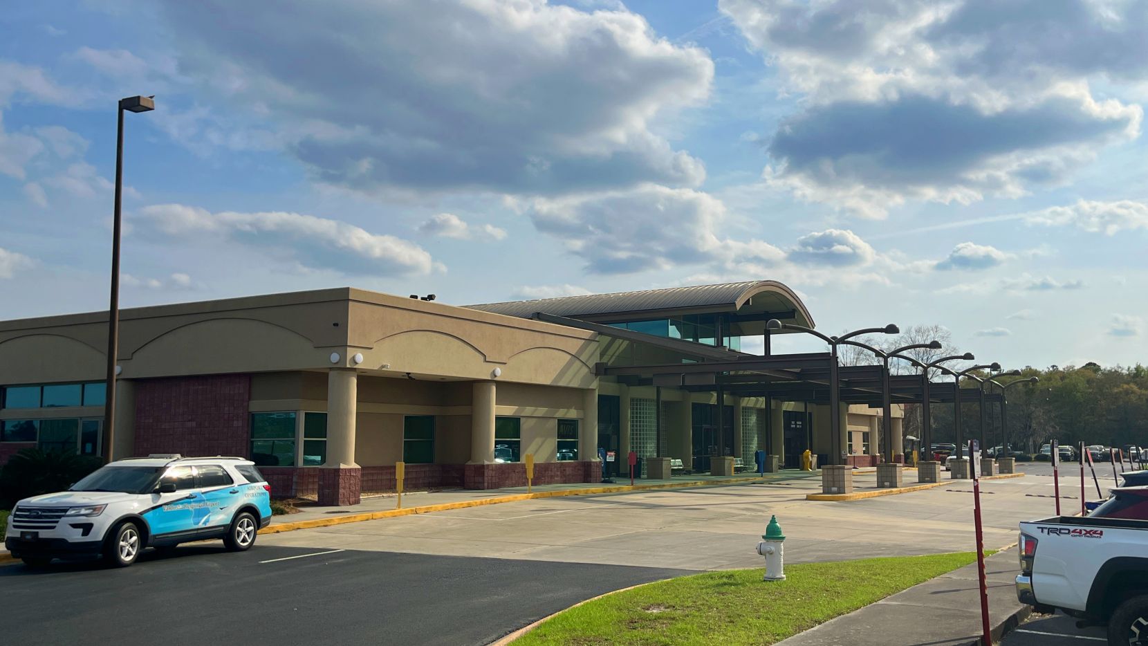 Terminal exterior at Valdosta (VLD).